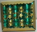 1/12th DOLLS HOUSE GREEN &GOLD CHRISTMAS CRACKERS (image for) 1/12th DOLLS HOUSE GREEN &GOLD CHRISTMAS CRACKERS